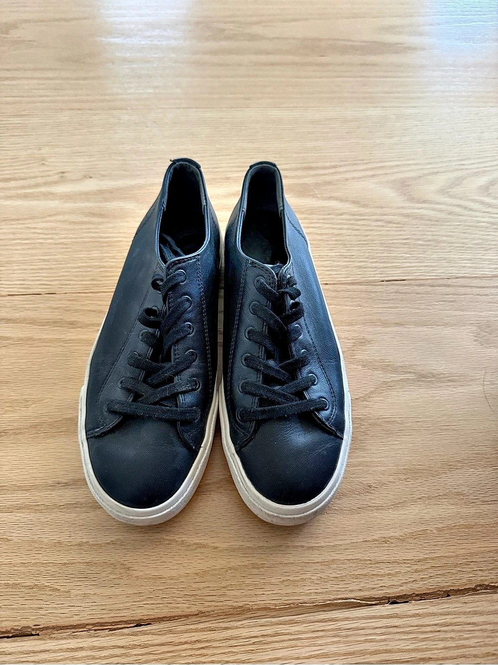 Vince tennis shoes size 6